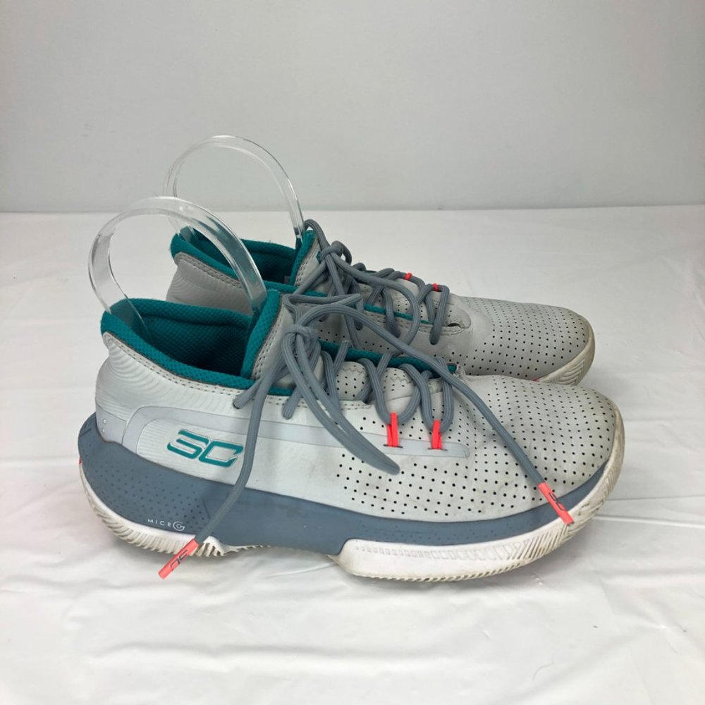 Under Armour SC 3Zero III Basketball Shoe Sneakers, Grey, Youth 5